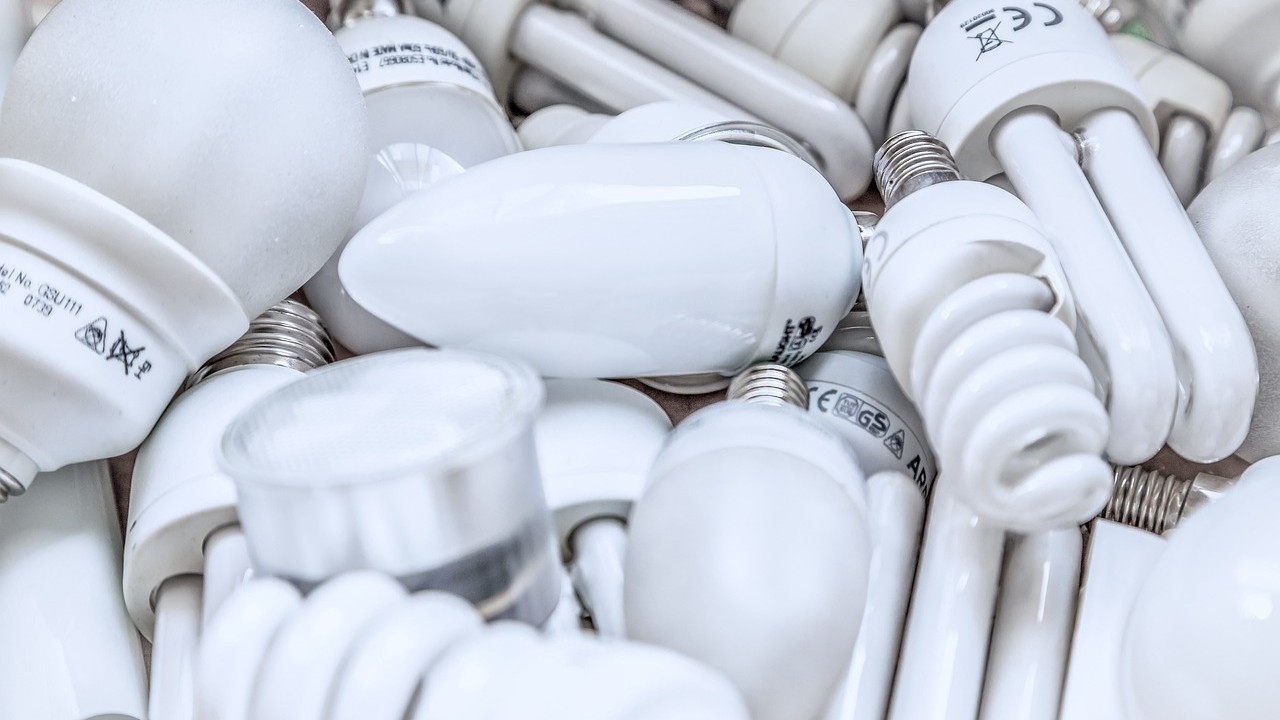 Более 1500 ртутных ламп принесли алматинцы на экоакцию