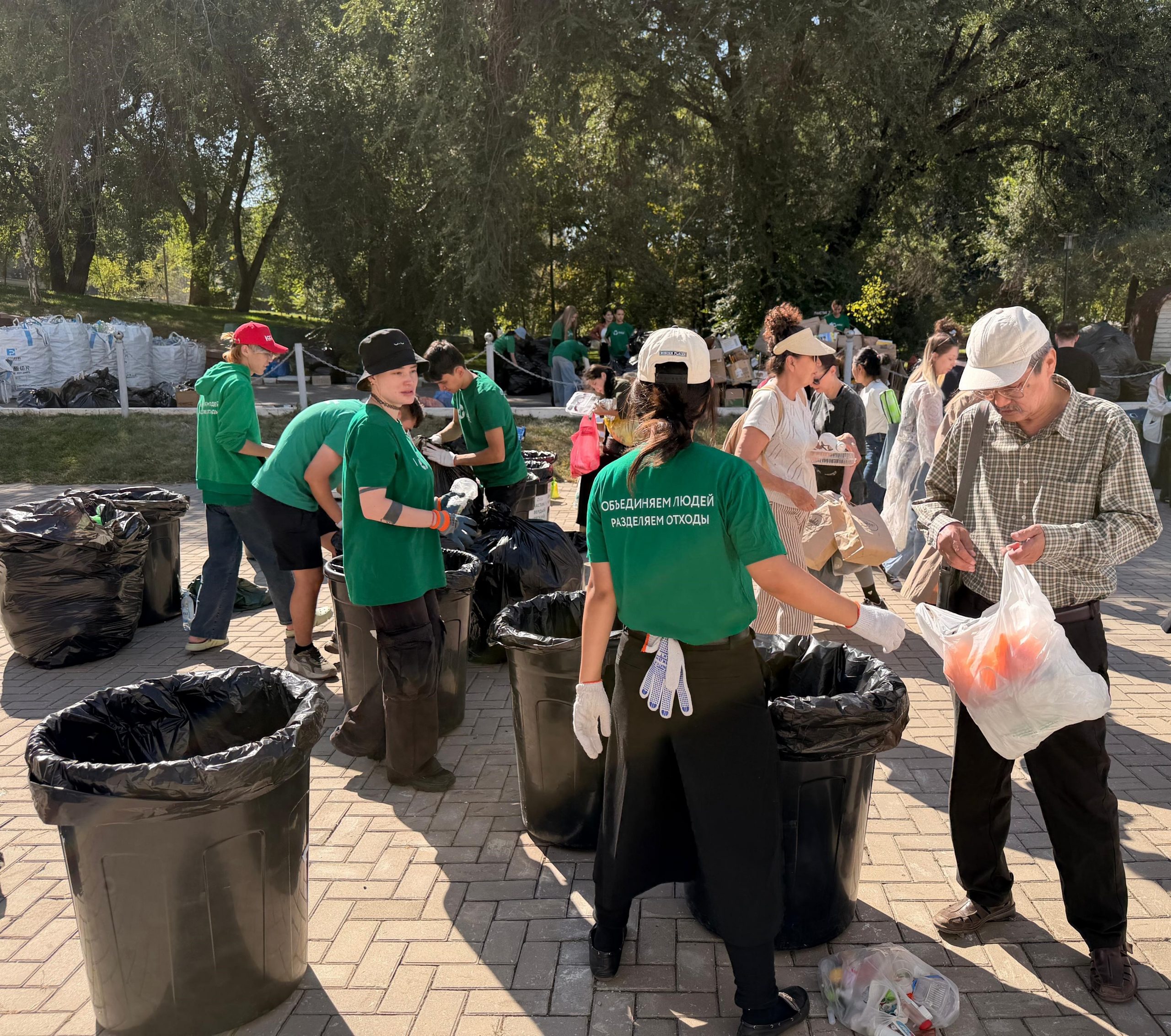 Акция Recycle Бірге объединила алматинцев